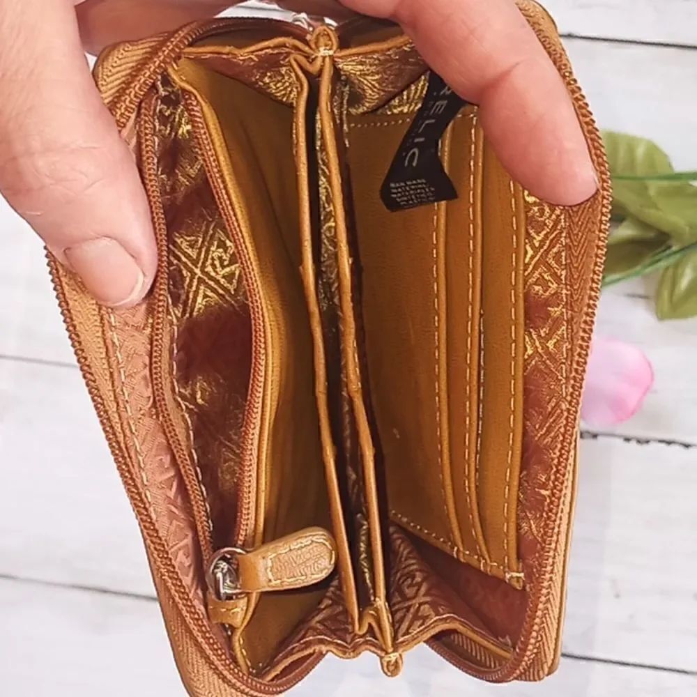 Relic Wristlet Wallet - Picture 6 of 7